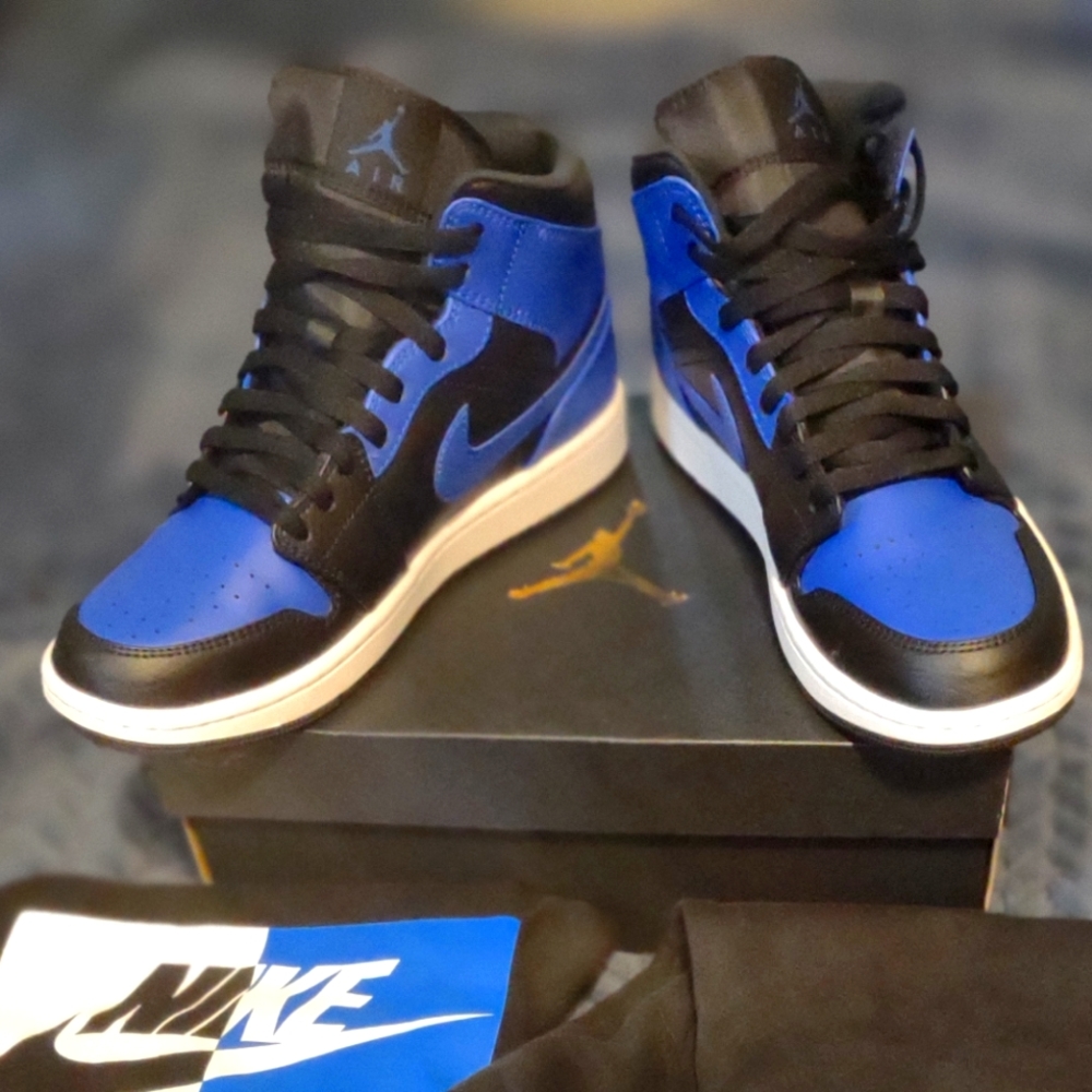 Jordan 1 mid hyper royal blue